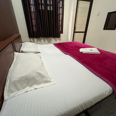 Raja Guest House -- Jalandhar Railway Station -- For Family, Couples, Travellers المظهر الخارجي الصورة