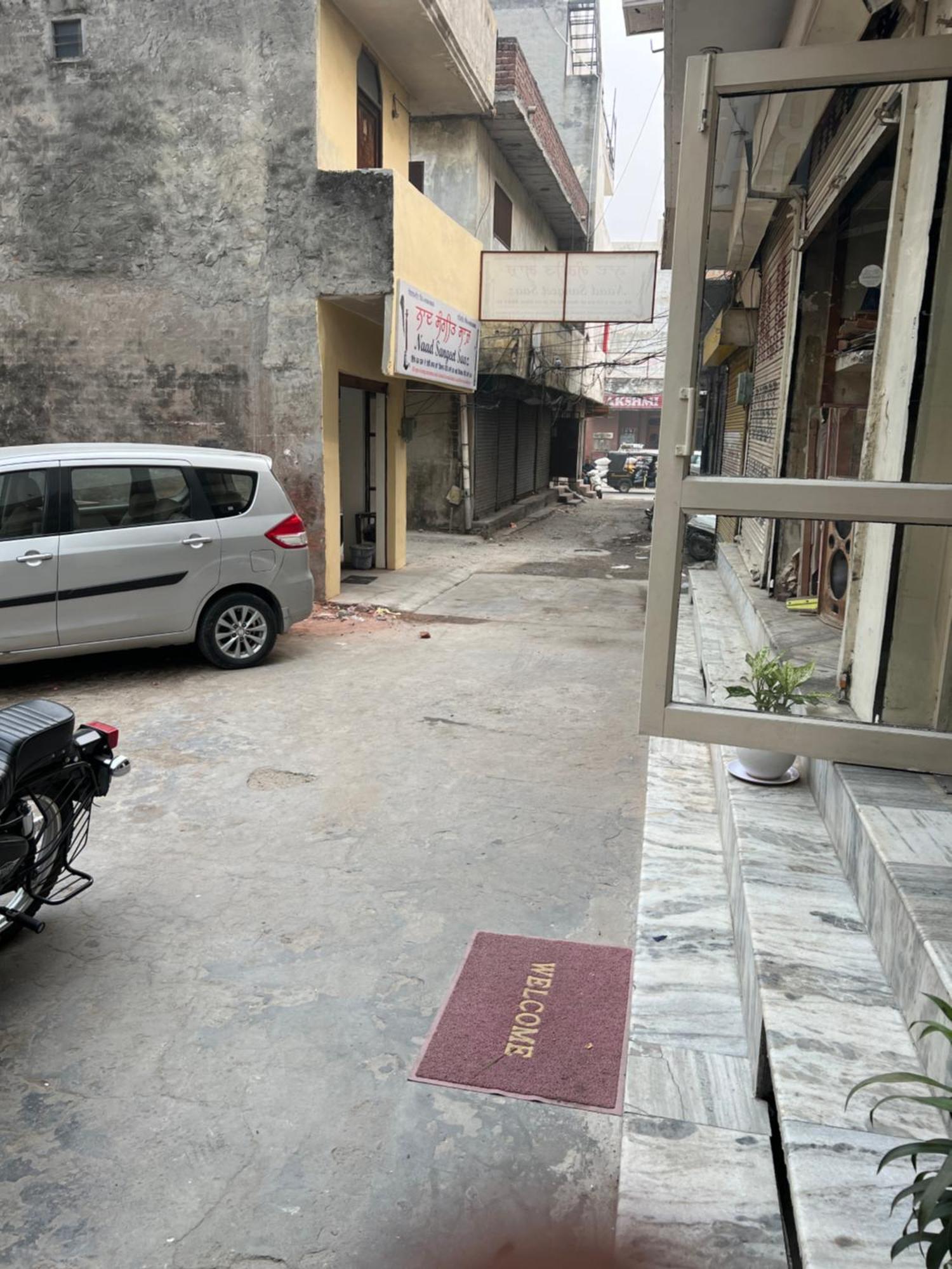 Raja Guest House -- Jalandhar Railway Station -- For Family, Couples, Travellers المظهر الخارجي الصورة