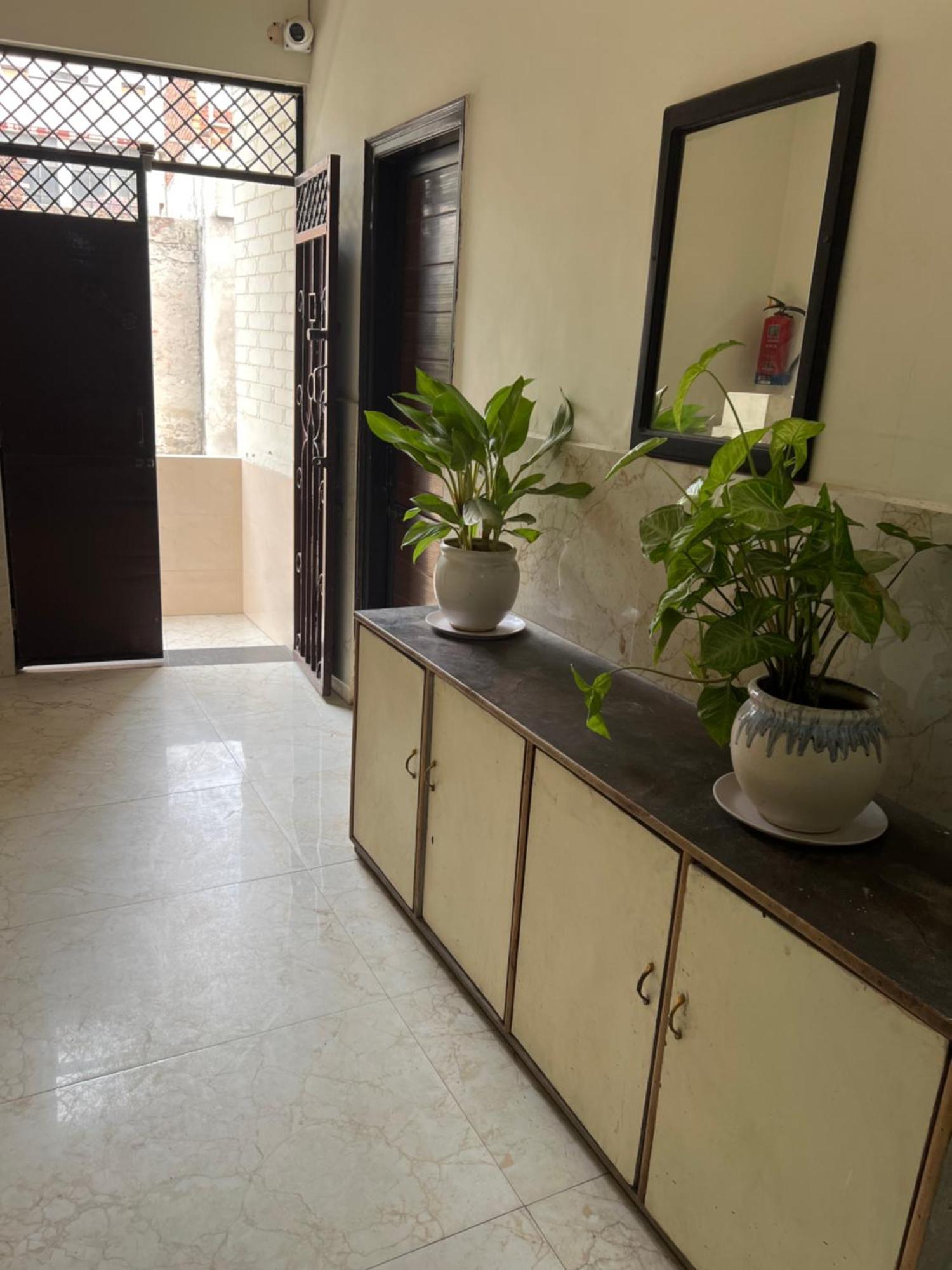 Raja Guest House -- Jalandhar Railway Station -- For Family, Couples, Travellers المظهر الخارجي الصورة