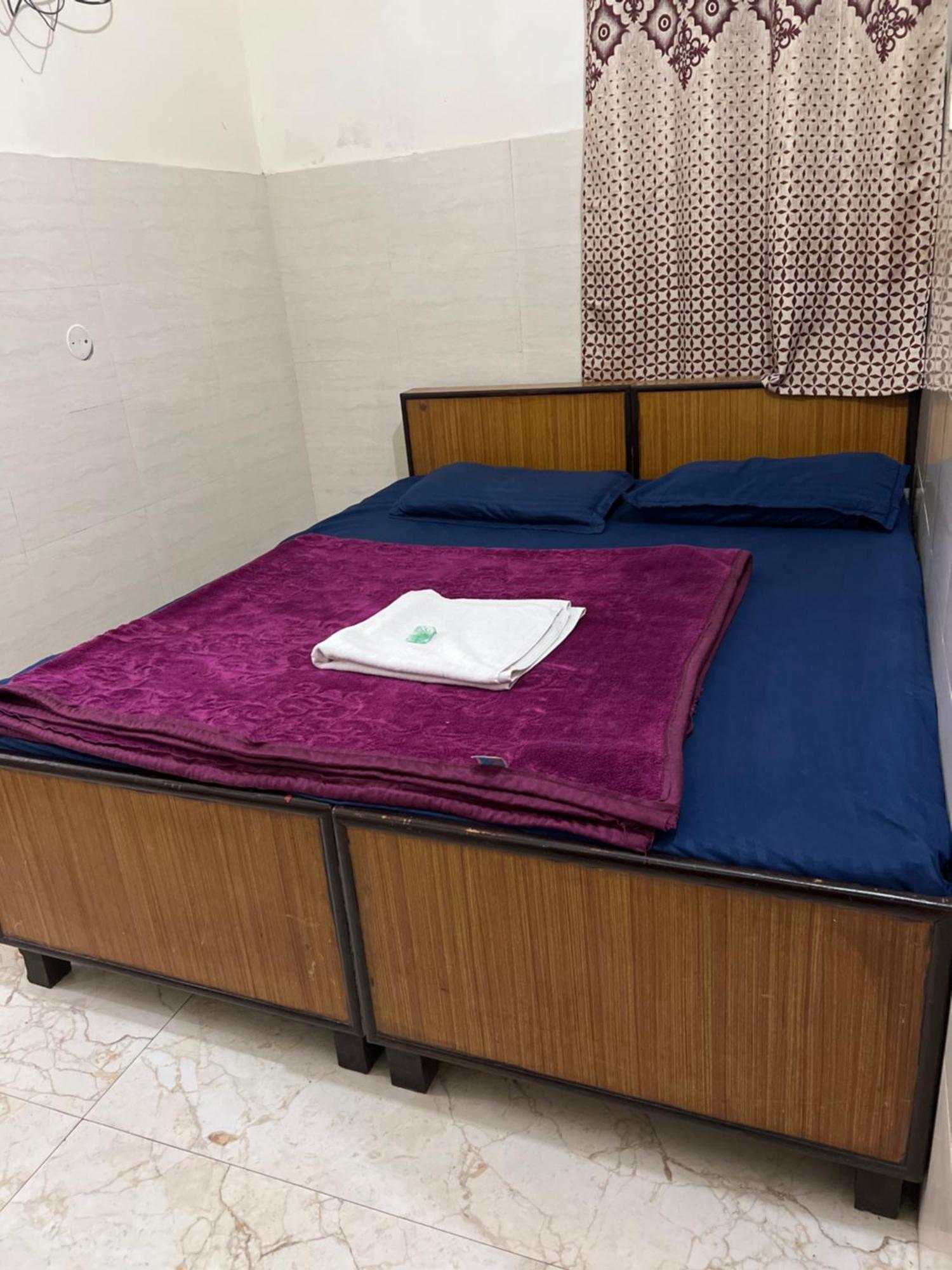Raja Guest House -- Jalandhar Railway Station -- For Family, Couples, Travellers المظهر الخارجي الصورة