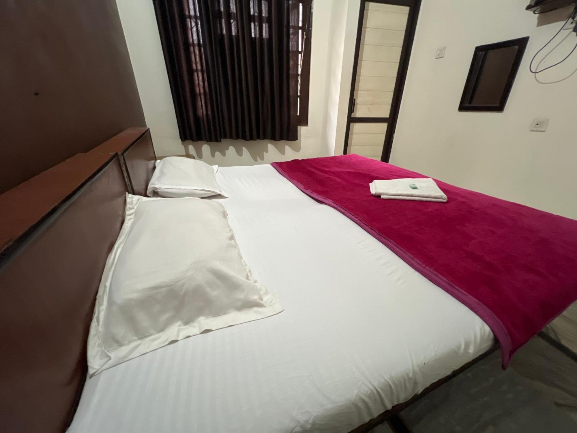 Raja Guest House -- Jalandhar Railway Station -- For Family, Couples, Travellers المظهر الخارجي الصورة