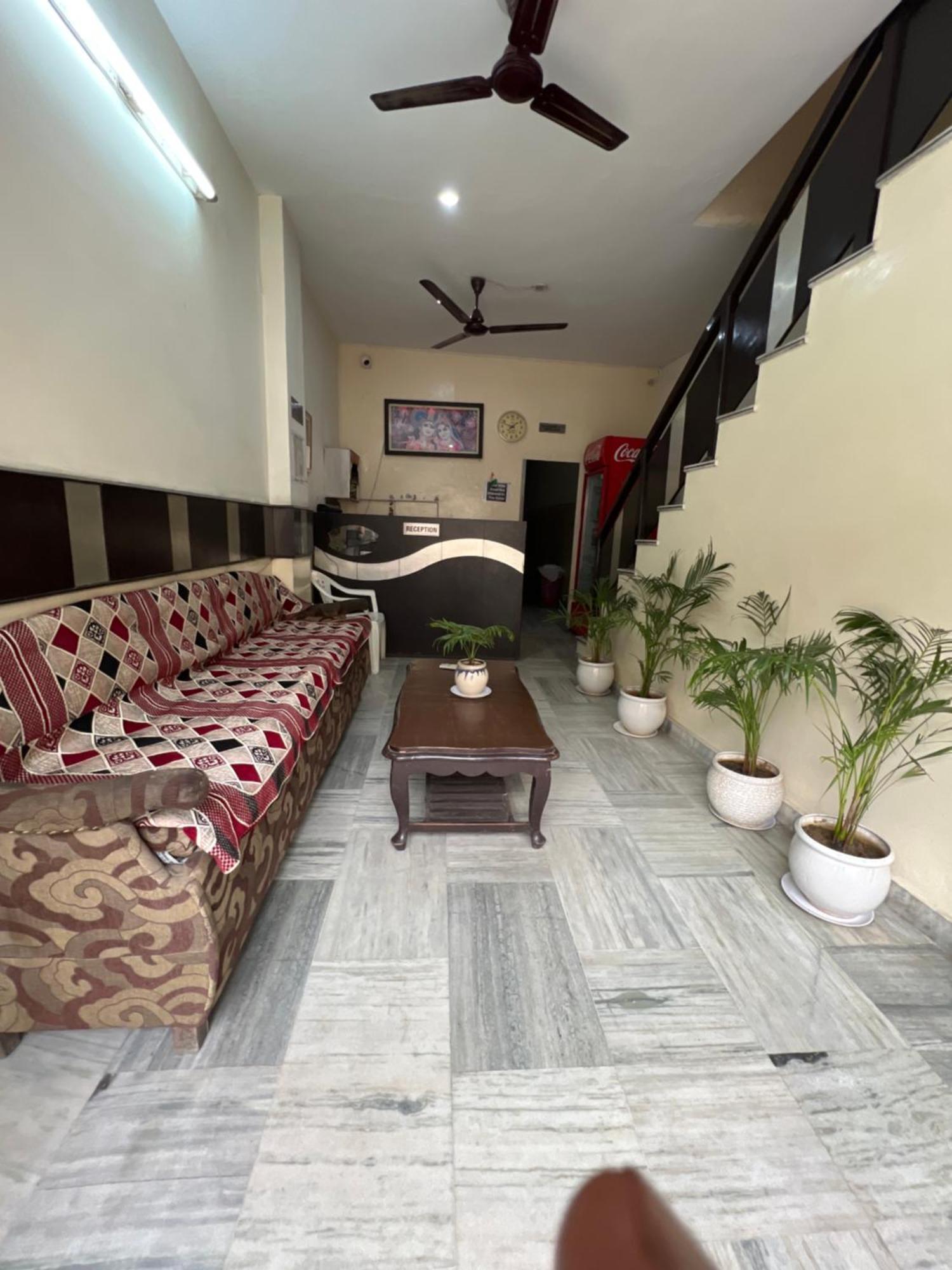 Raja Guest House -- Jalandhar Railway Station -- For Family, Couples, Travellers المظهر الخارجي الصورة