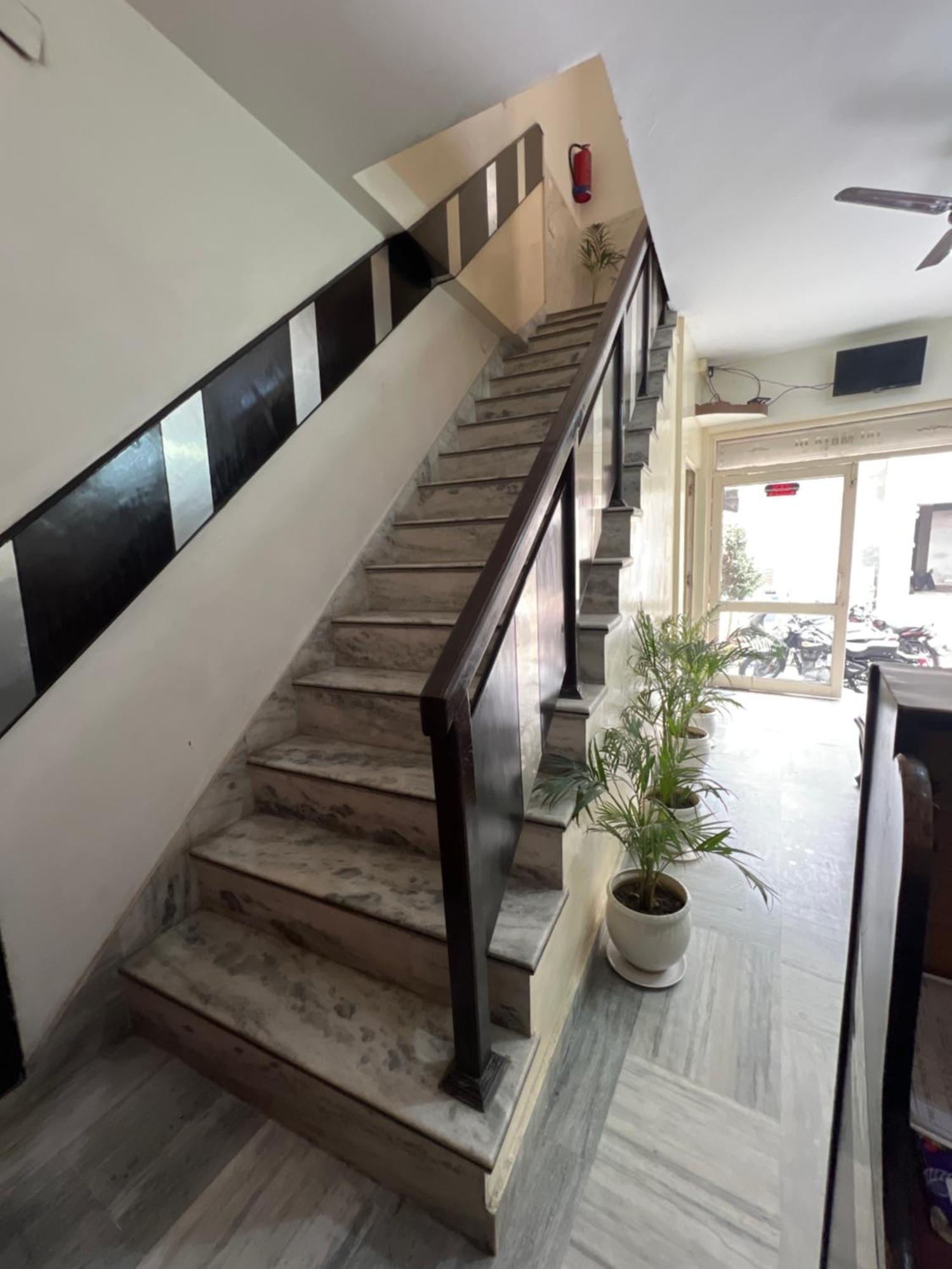 Raja Guest House -- Jalandhar Railway Station -- For Family, Couples, Travellers المظهر الخارجي الصورة