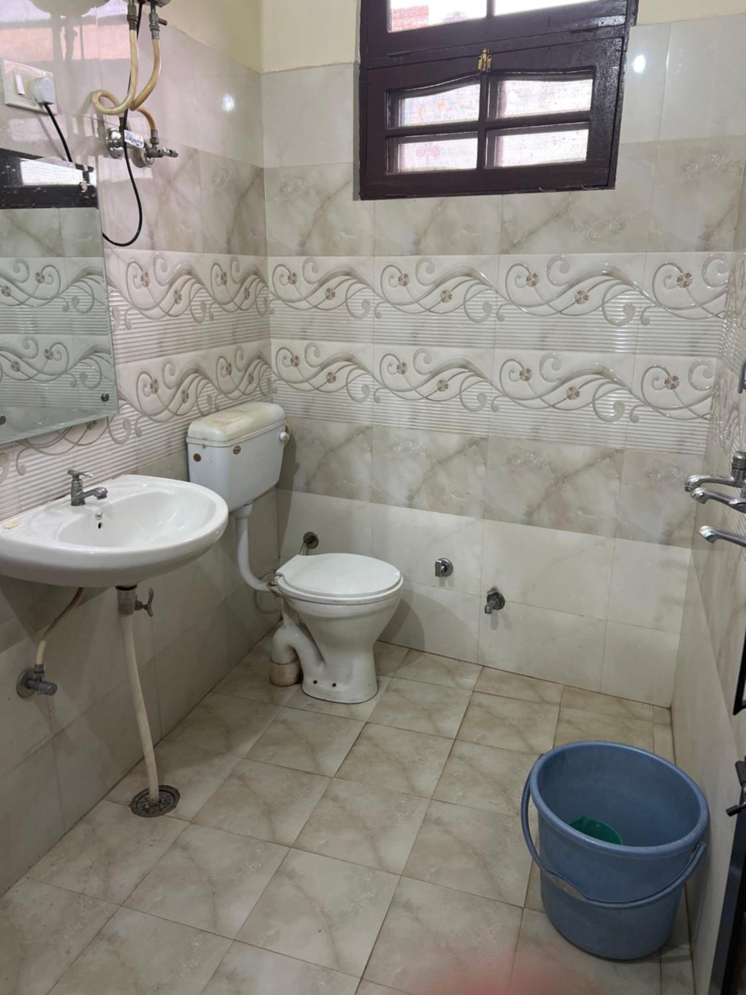 Raja Guest House -- Jalandhar Railway Station -- For Family, Couples, Travellers المظهر الخارجي الصورة