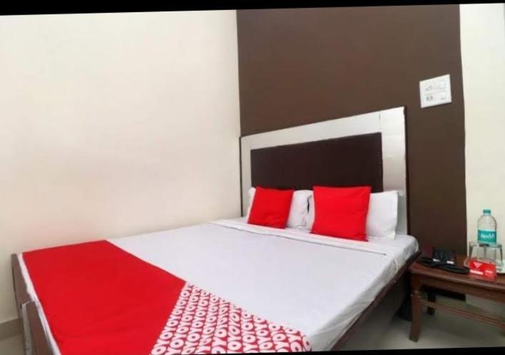 Raja Guest House -- Jalandhar Railway Station -- For Family, Couples, Travellers المظهر الخارجي الصورة