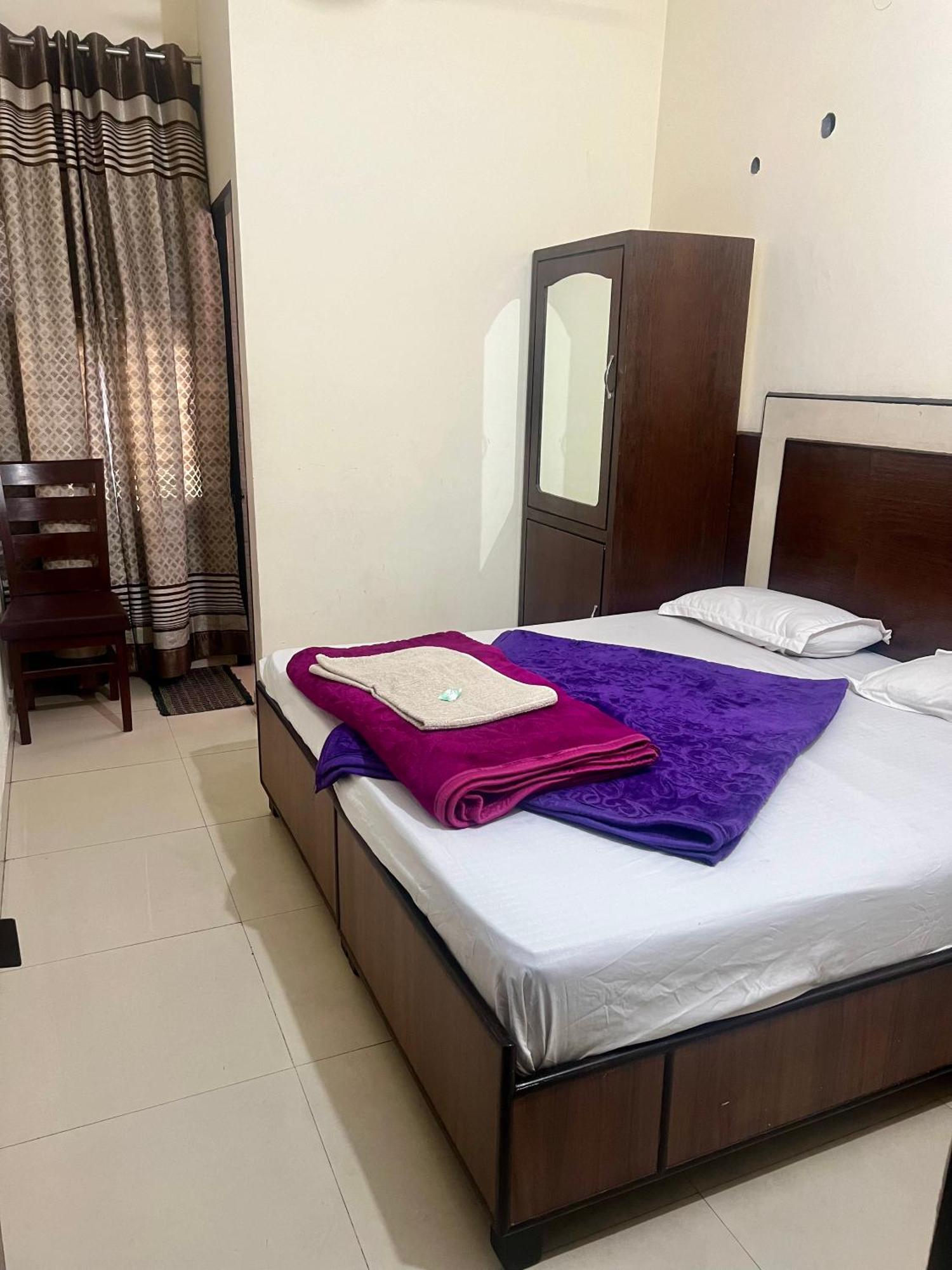 Raja Guest House -- Jalandhar Railway Station -- For Family, Couples, Travellers المظهر الخارجي الصورة